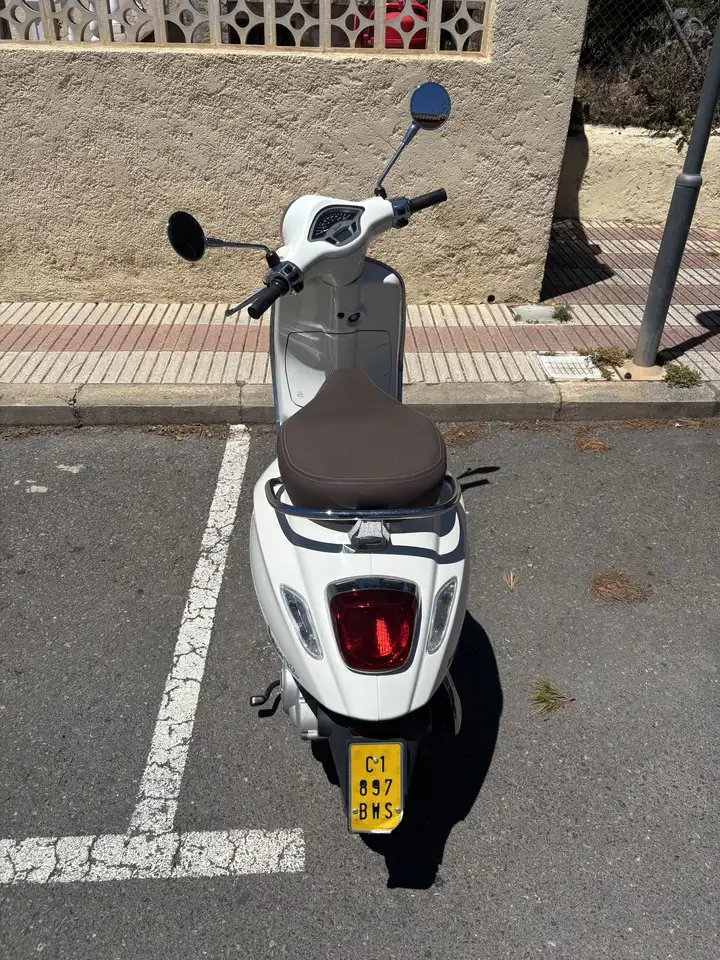 Vespa Primavera 50 - Vista 4