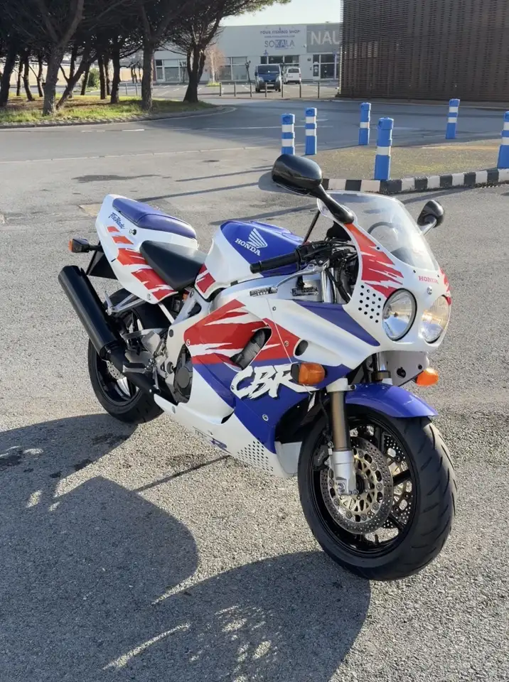 Honda CBR 900 RR Fireblade – Vista 2