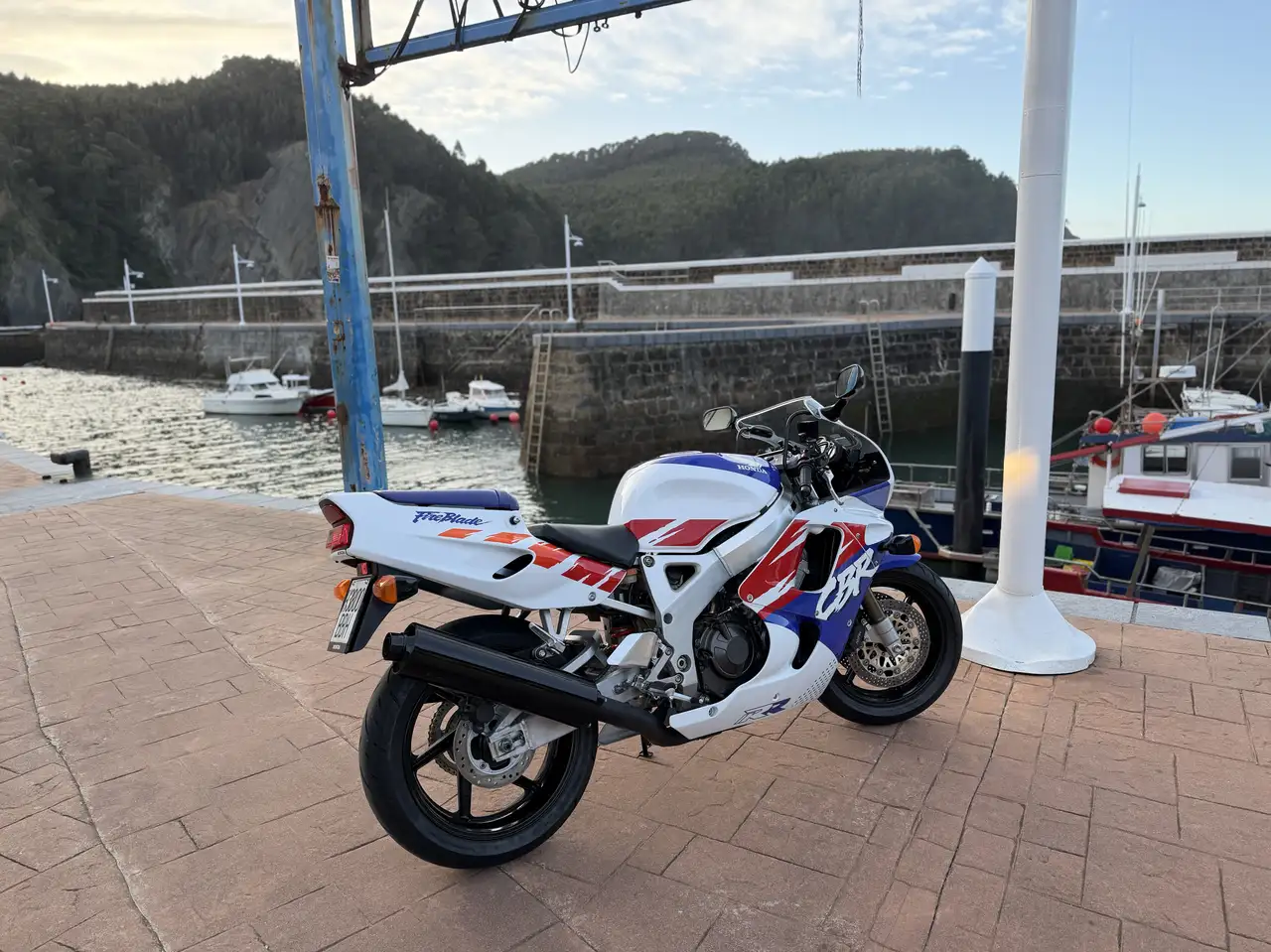 Honda CBR 900 RR Fireblade – Vista 8