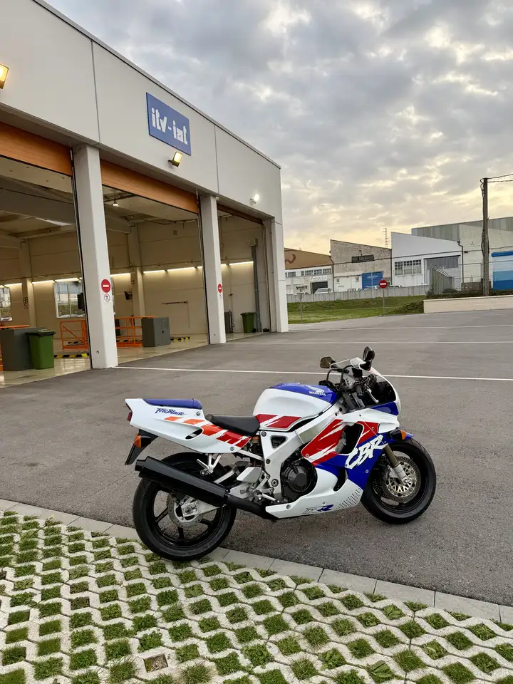 Honda CBR 900 RR Fireblade – Vista 10