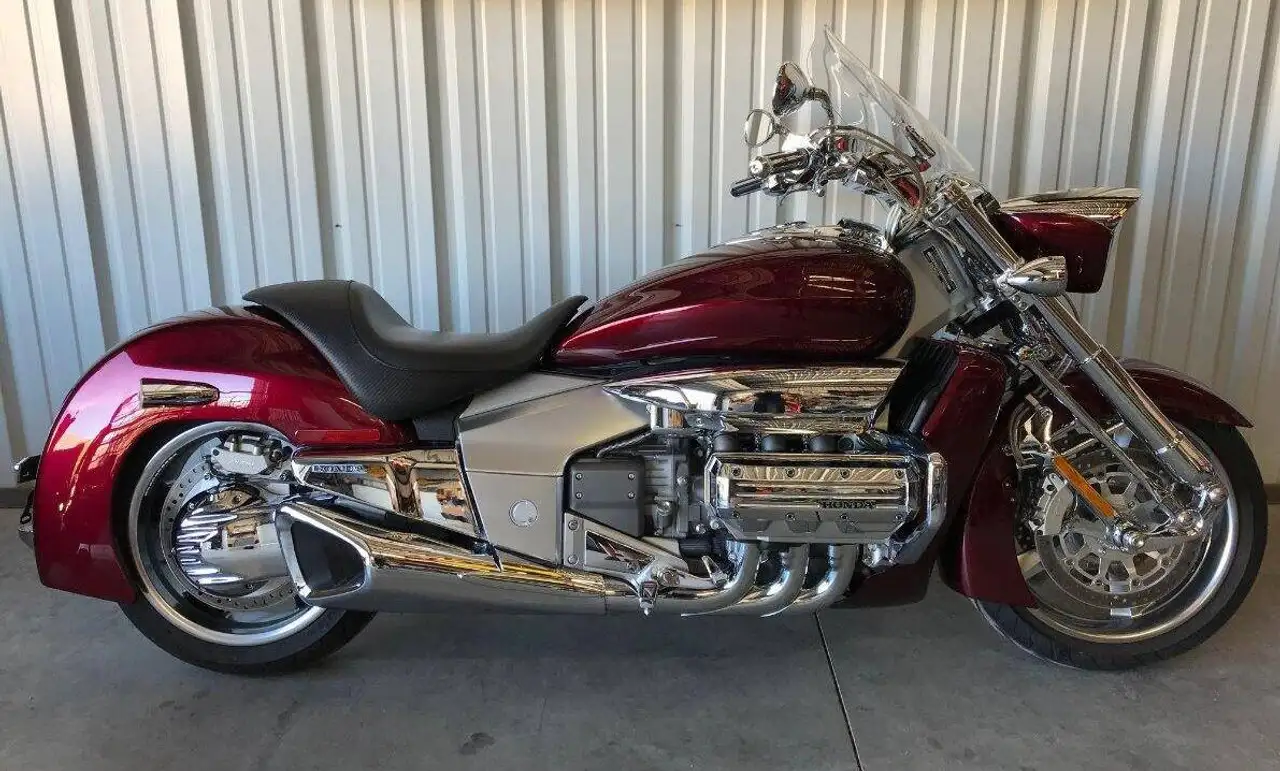 Honda Valkyrie Rune - Vista 3