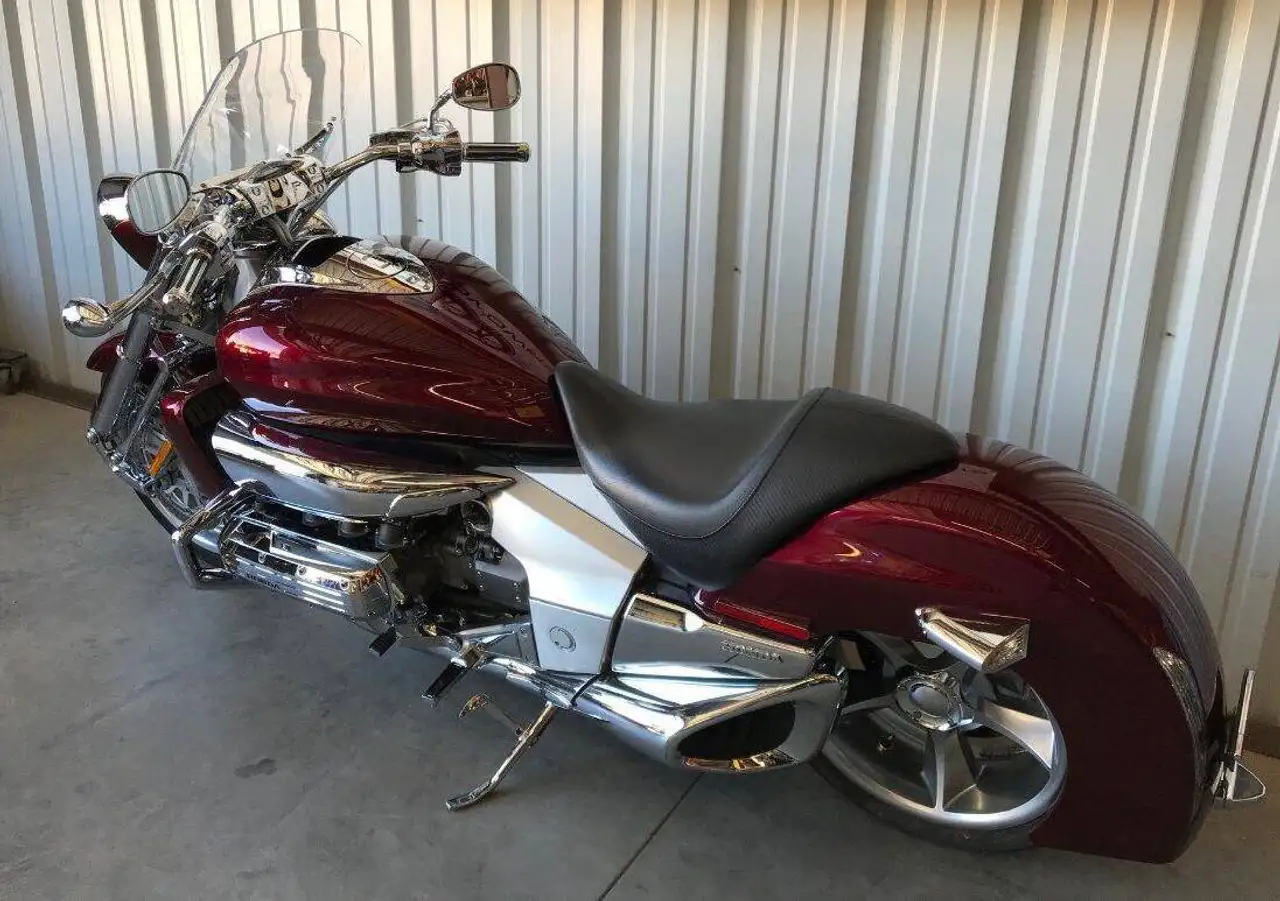 Honda Valkyrie Rune - Vista 7