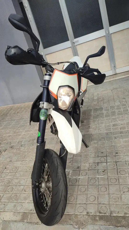 KTM 690 SMC R – Vista 6