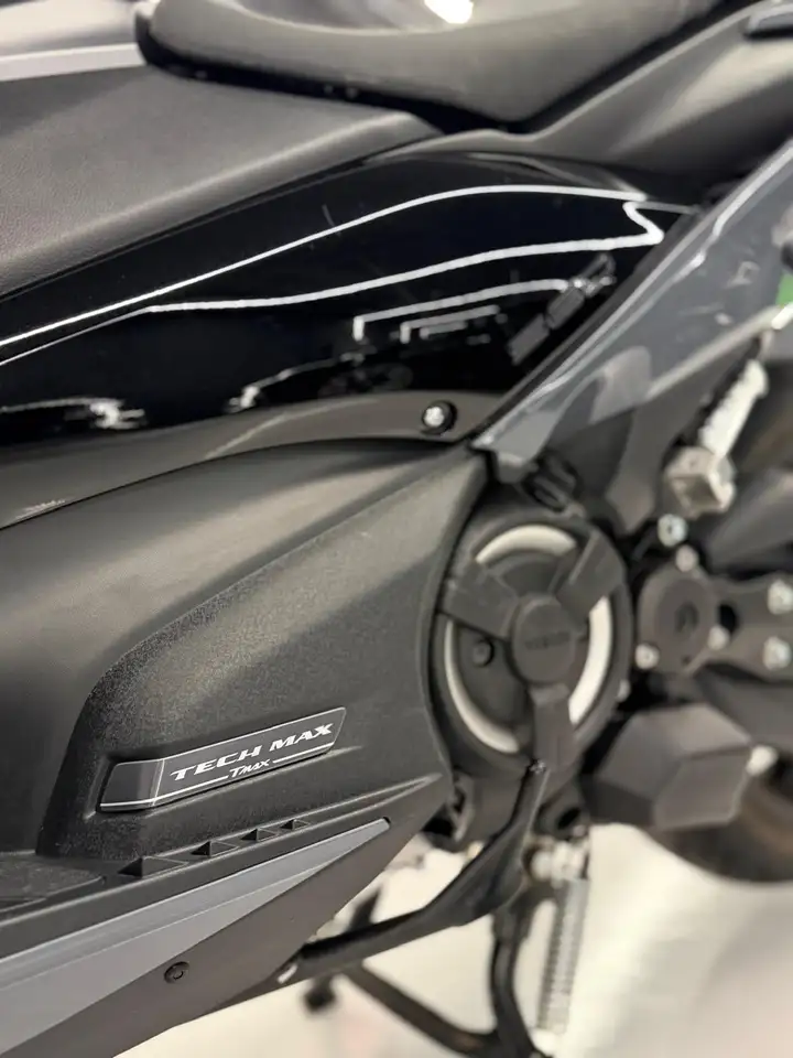 Yamaha TMAX 560 – Vista 7
