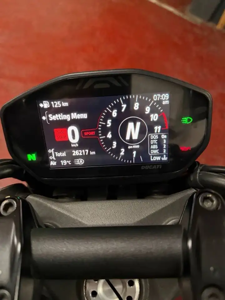 Ducati Monster 937 – Vista 2