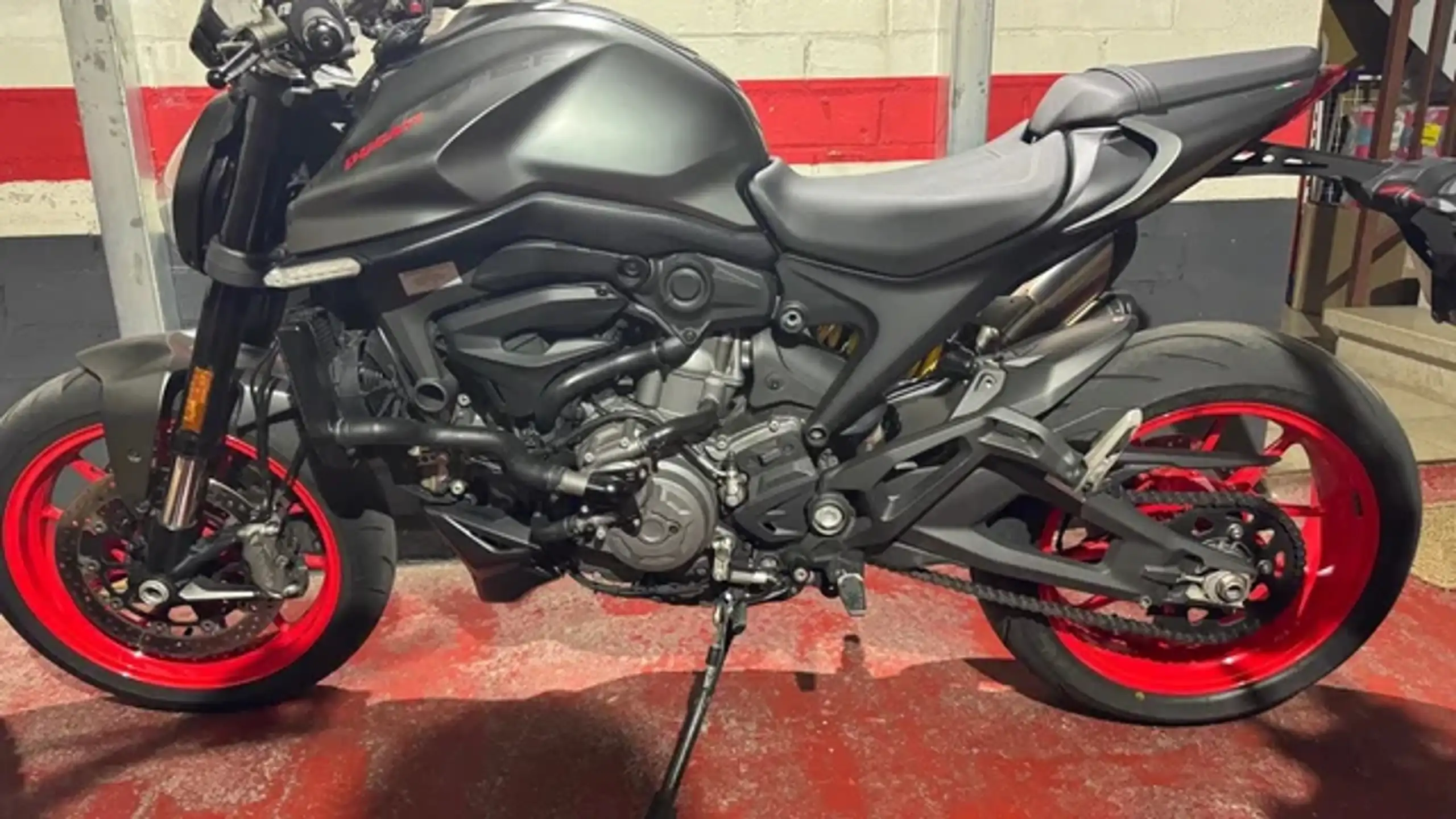 Ducati Monster 937 – Vista 3