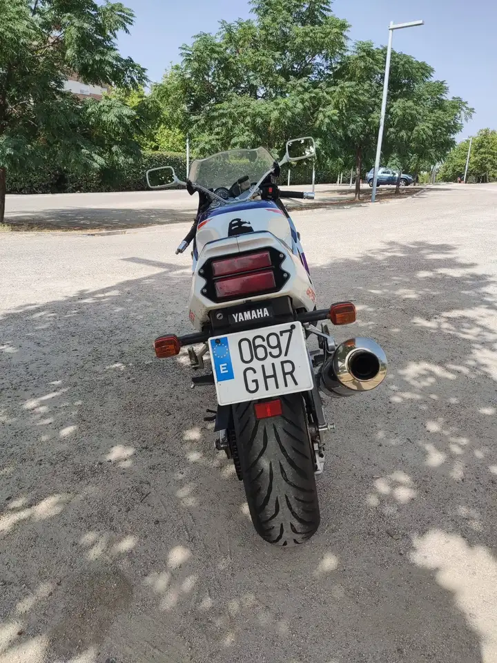Yamaha YZF750R - Vista 4