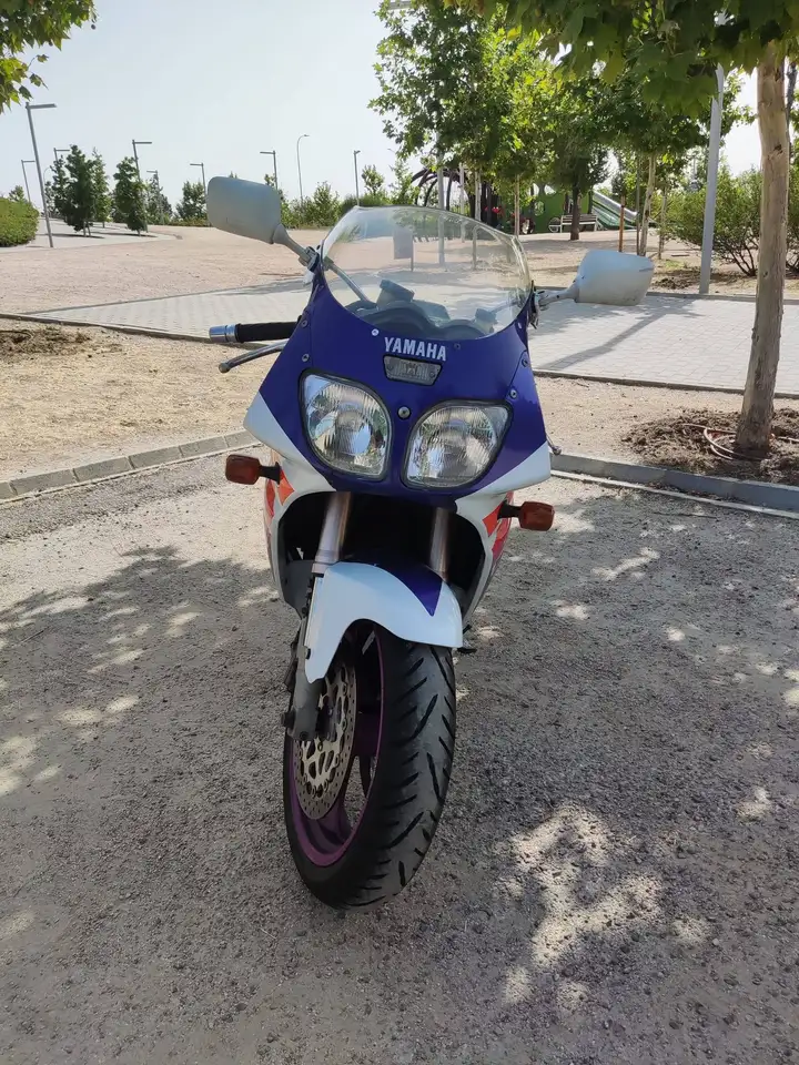 Yamaha YZF750R - Vista 5