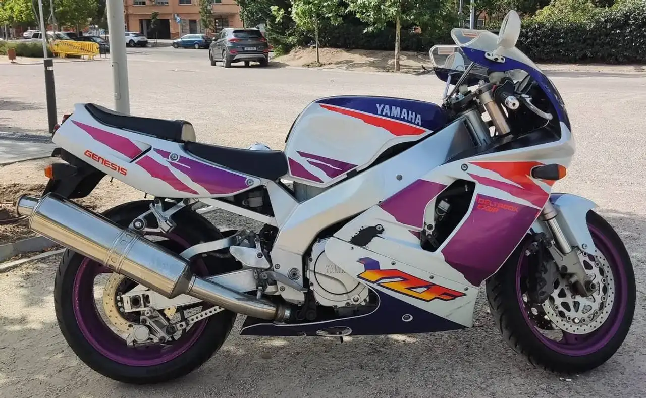 Yamaha YZF750R - Vista 6