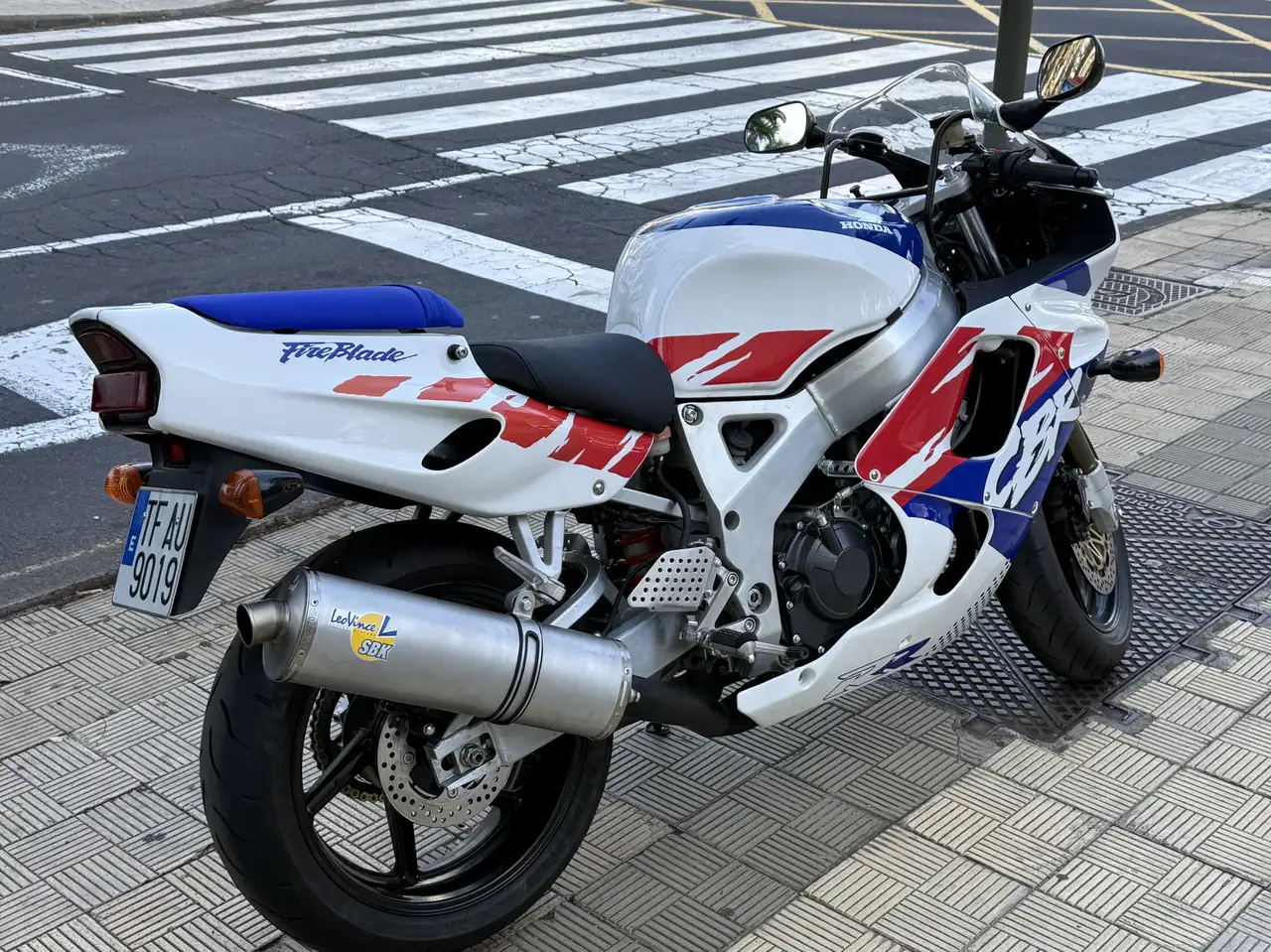 Honda CBR 900 RR Fireblade – Vista 3