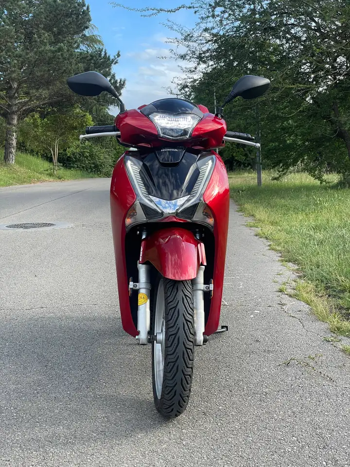 Honda SH125i - Vista 11