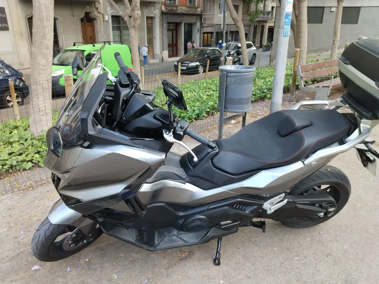 Honda Forza 750 – Vista 2