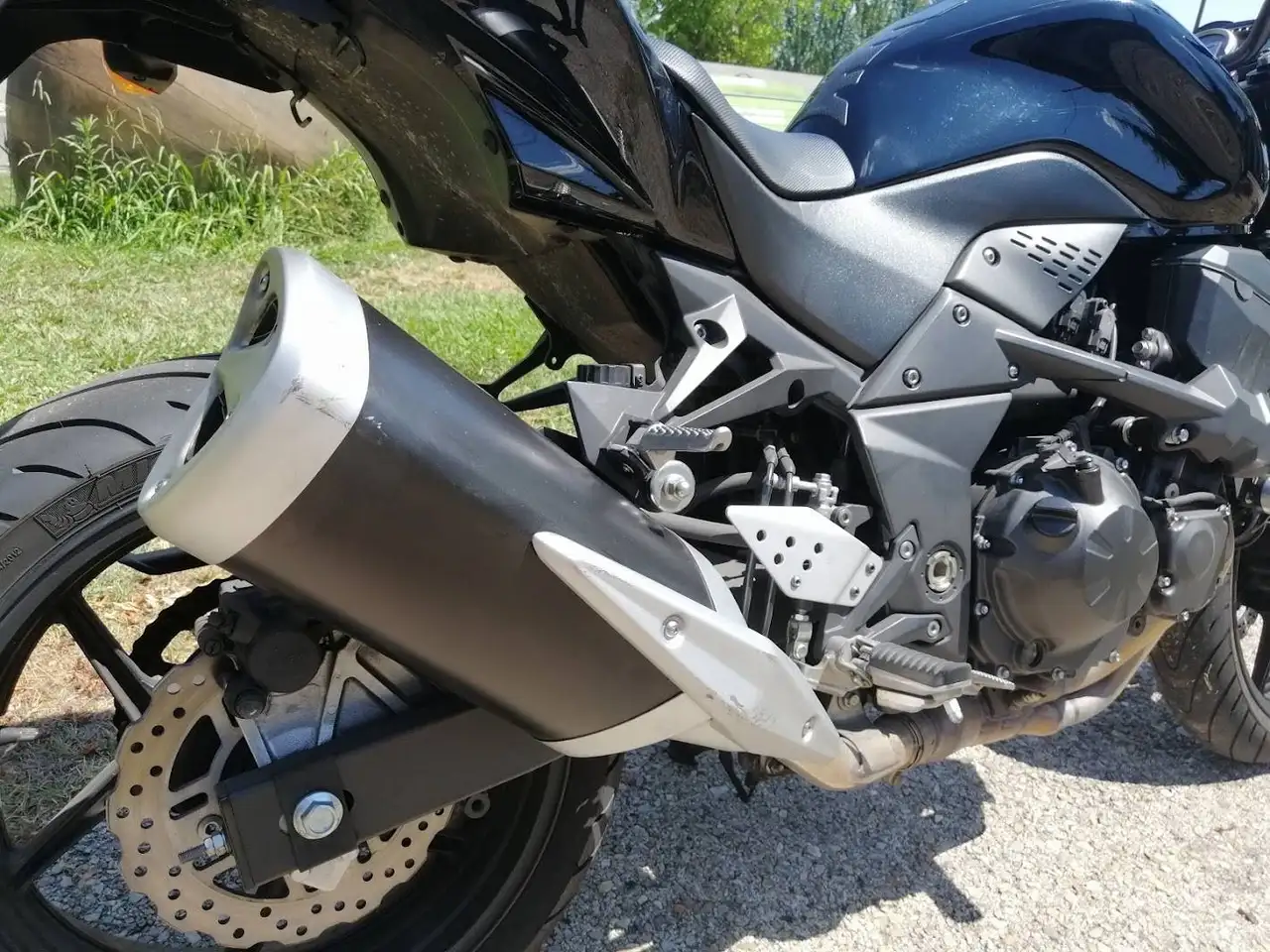 Kawasaki Z750 - Vista 4