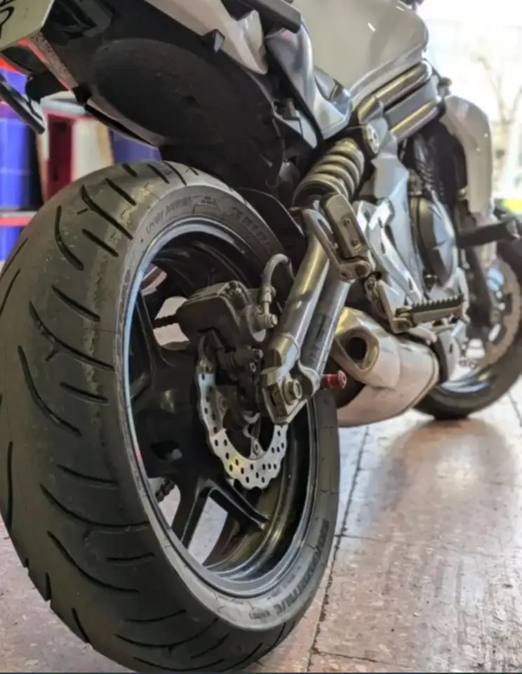 Kawasaki ER-6n - Vista 3