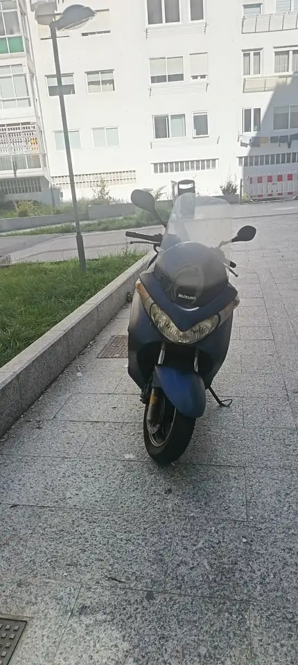 Suzuki Burgman 125 – Vista 4