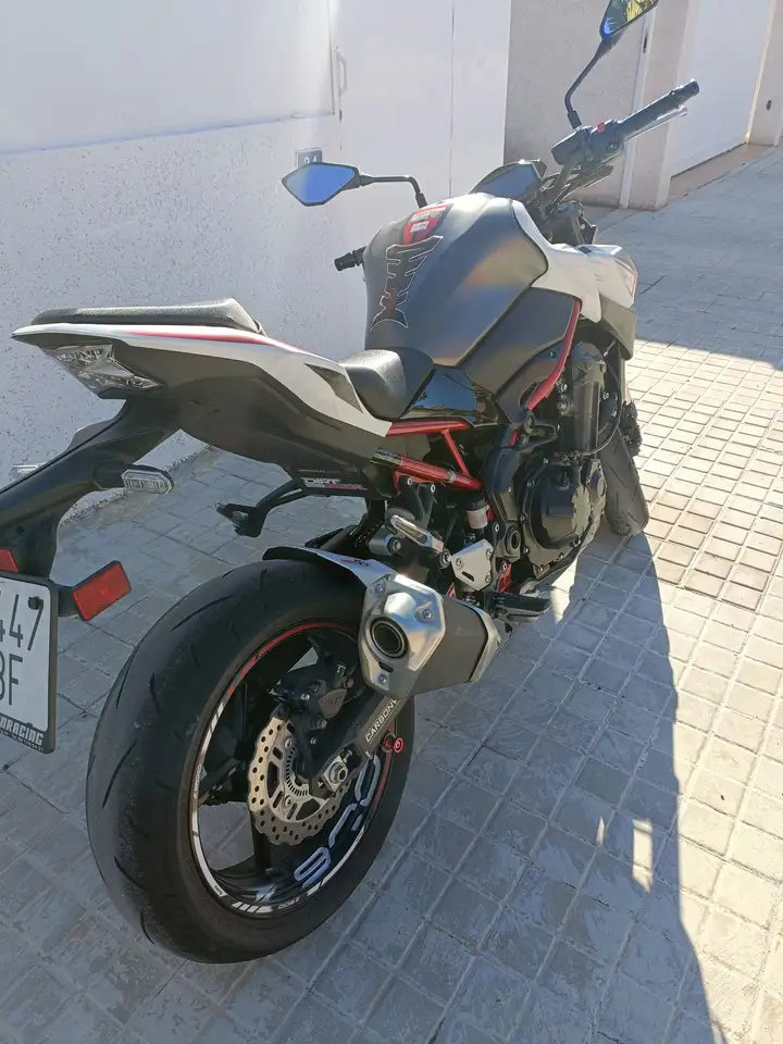 Kawasaki Z900 – Vista 3
