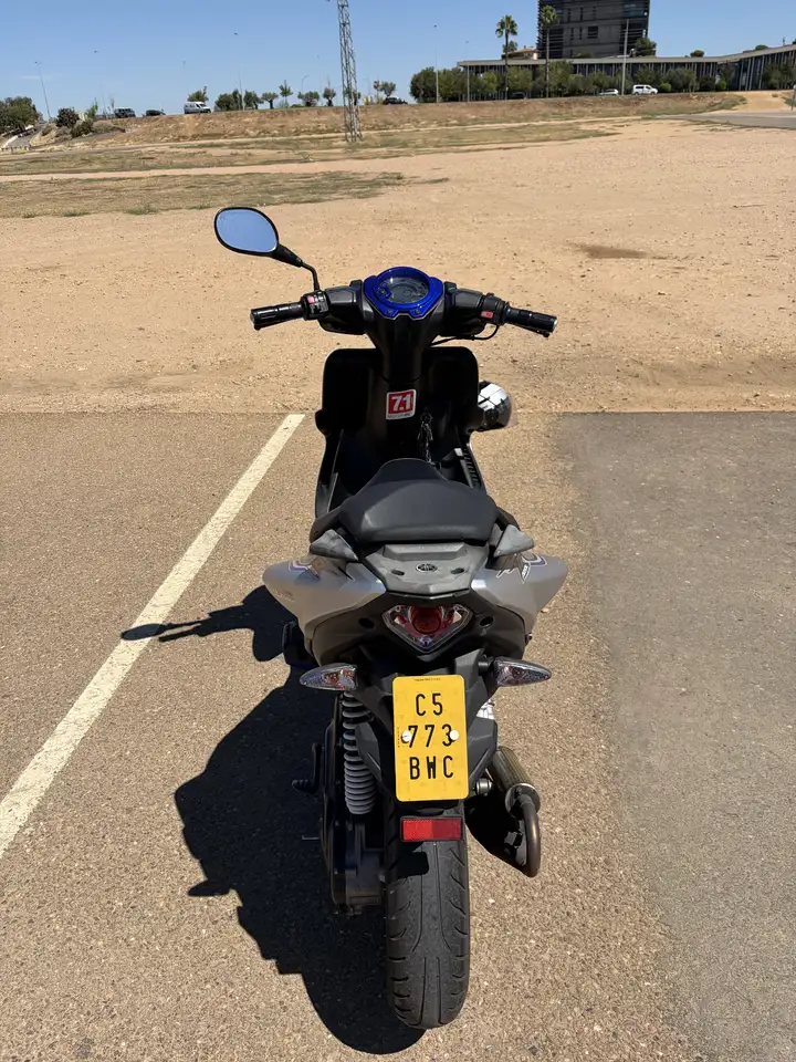 Yamaha Aerox - Vista 3