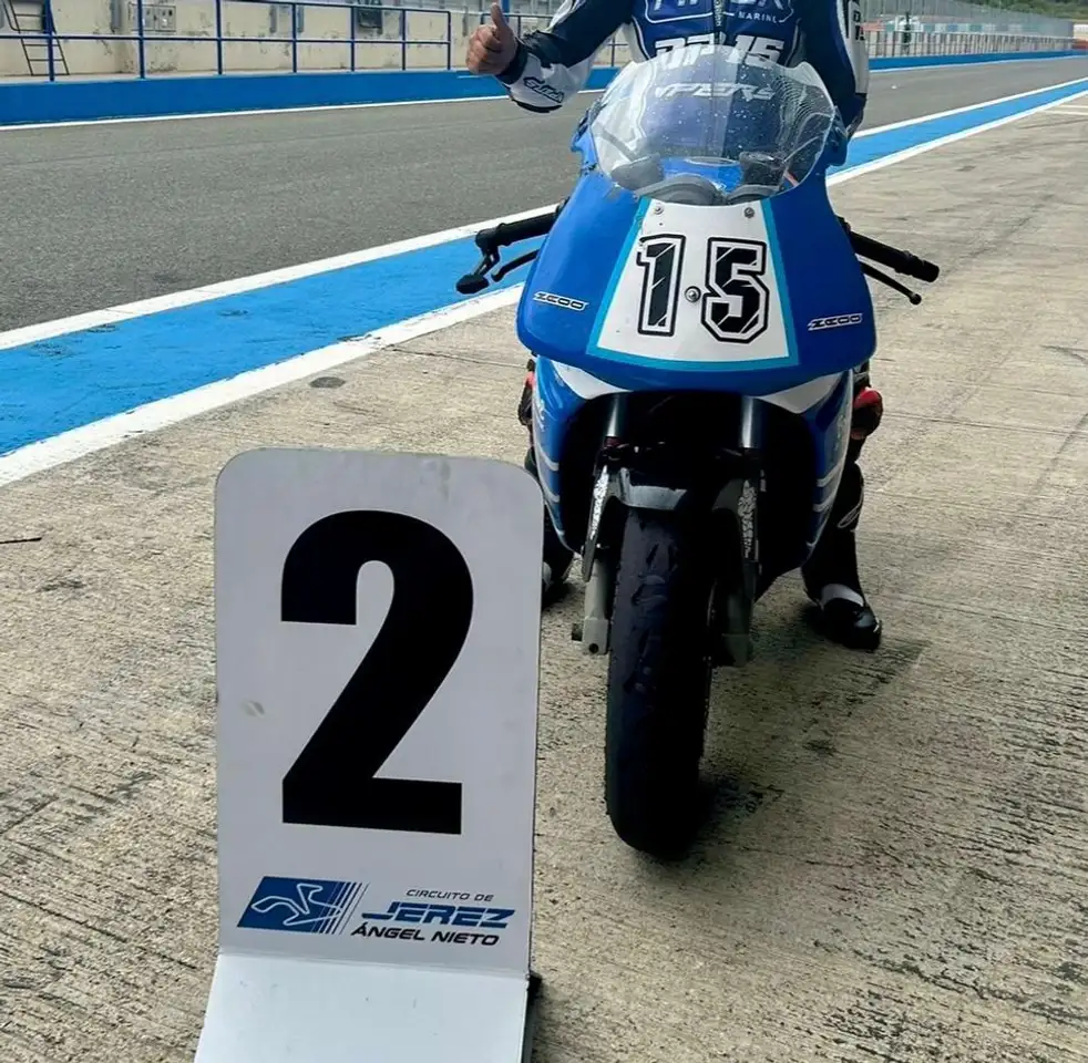 Yamaha YZF 750R – Vista 2