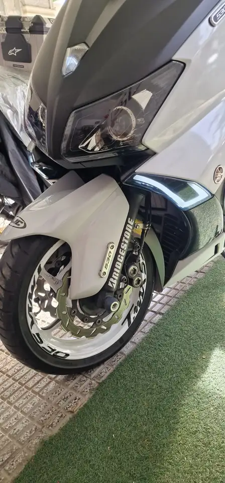 Yamaha TMAX 530 – Vista 8
