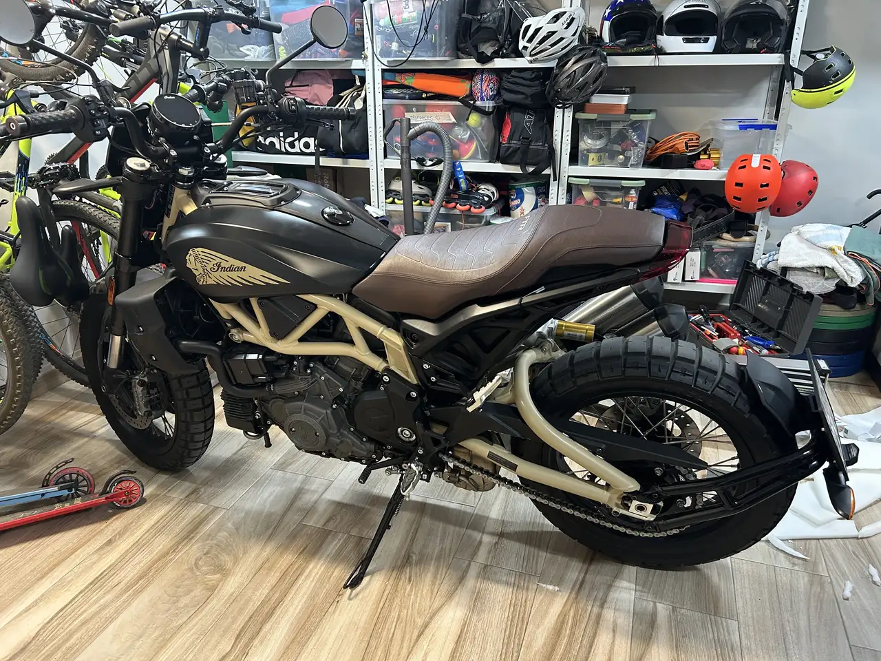 Indian FTR 1200 - Vista 4