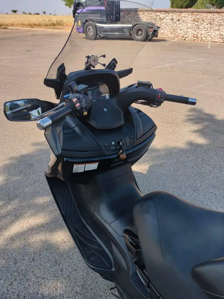 Suzuki Burgman 650 - Vista 4