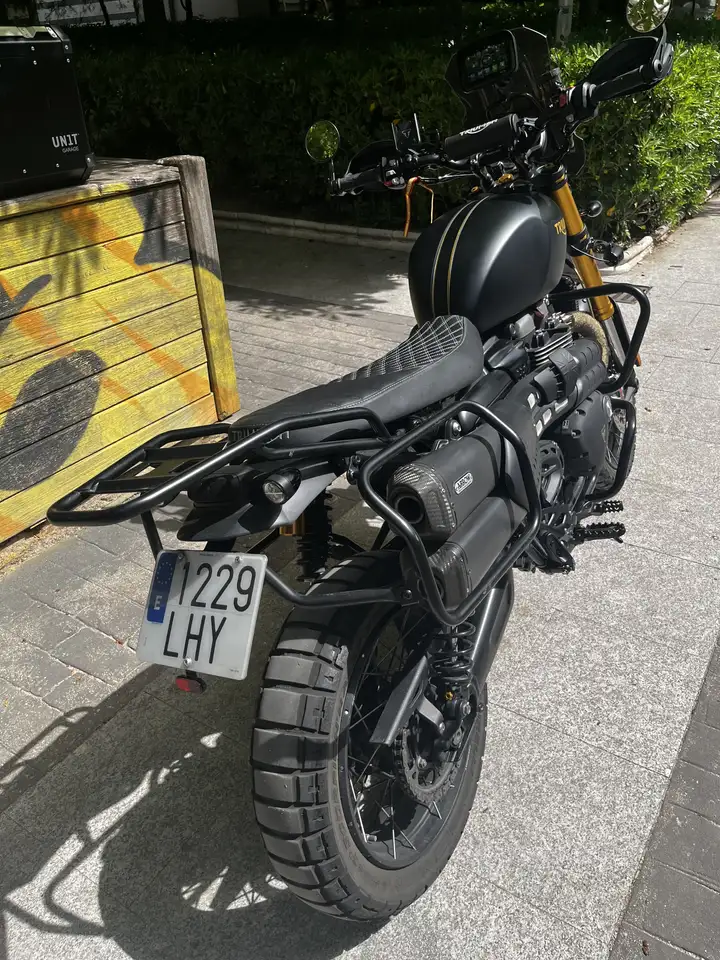 Triumph Scrambler – Vista 10