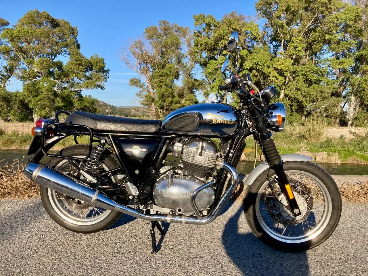 Royal Enfield Interceptor – Vista 2