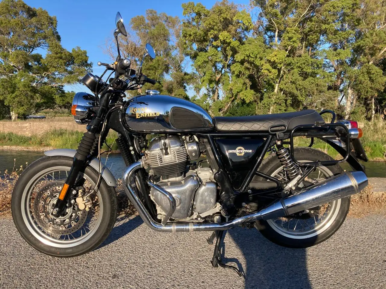 Royal Enfield Interceptor – Vista 3