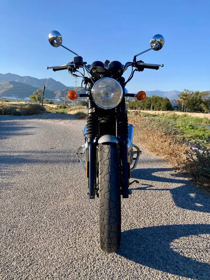Royal Enfield Interceptor – Vista 4