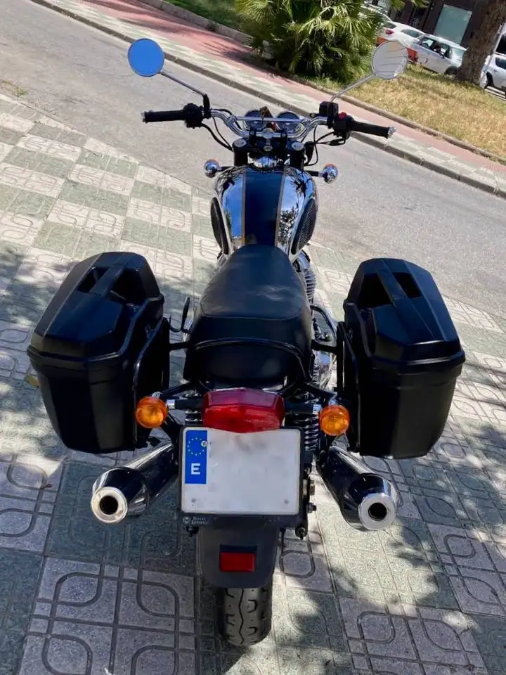Royal Enfield Interceptor – Vista 5