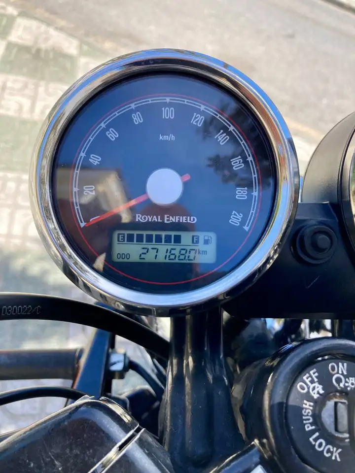 Royal Enfield Interceptor – Vista 6