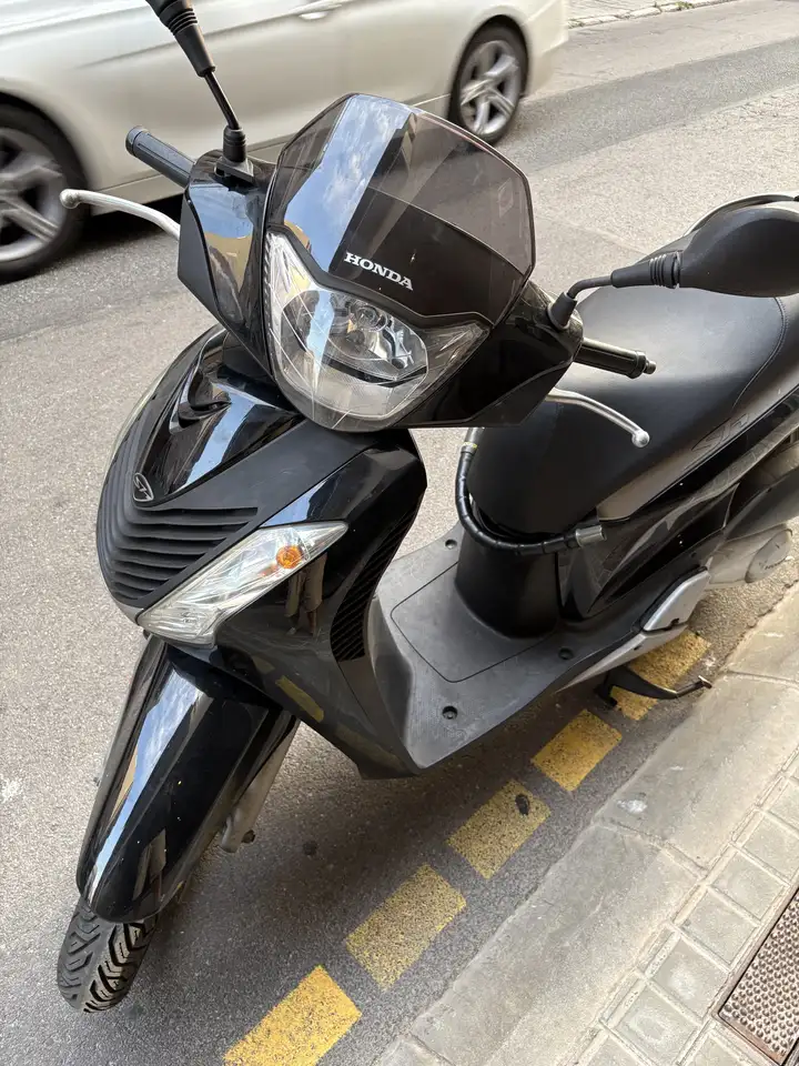 Honda SH125i - Vista 8