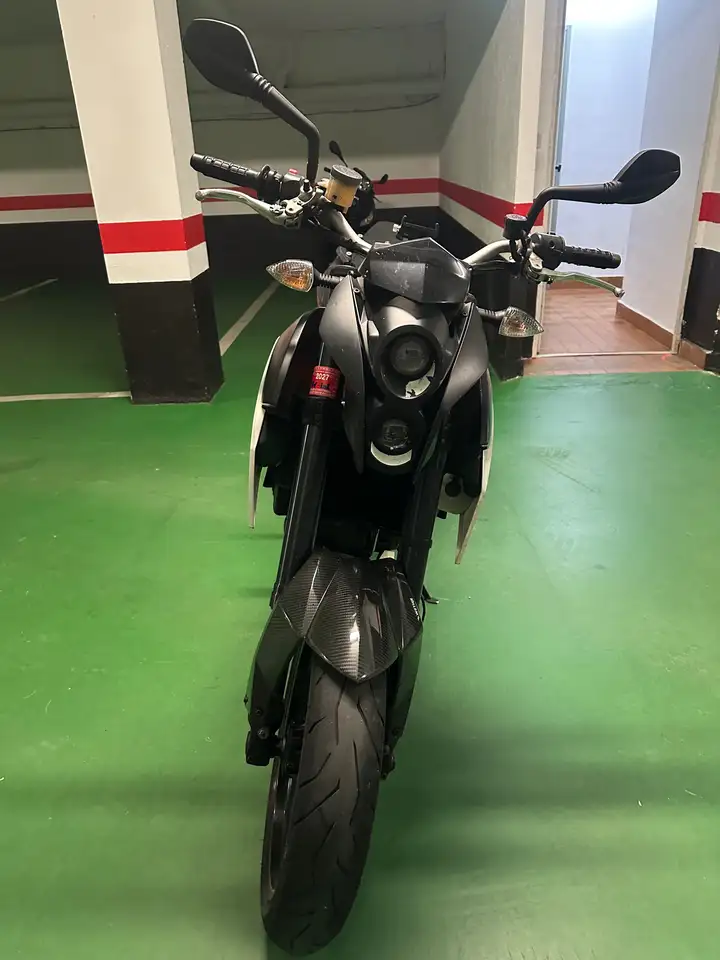 KTM 690 Duke – Vista 3