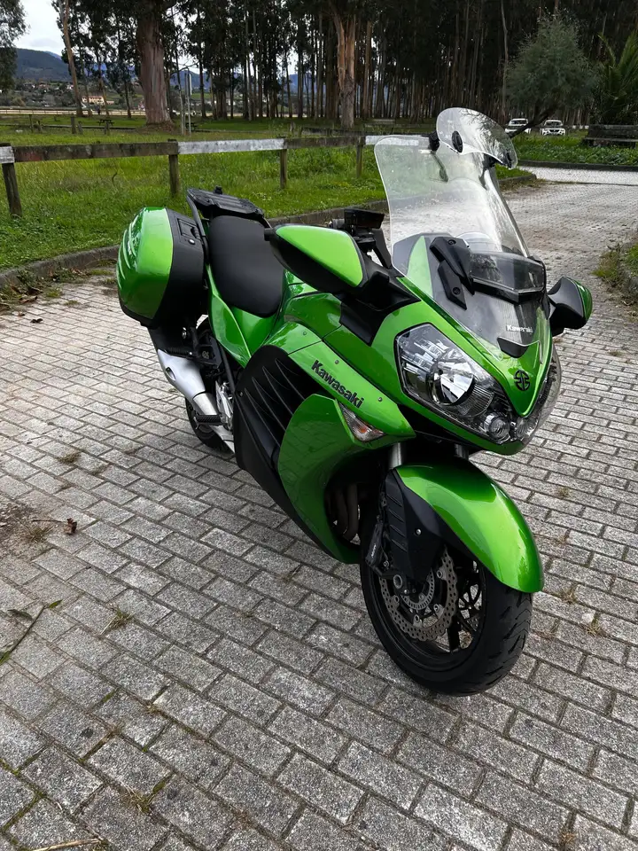 Kawasaki 1400GTR - Vista 3