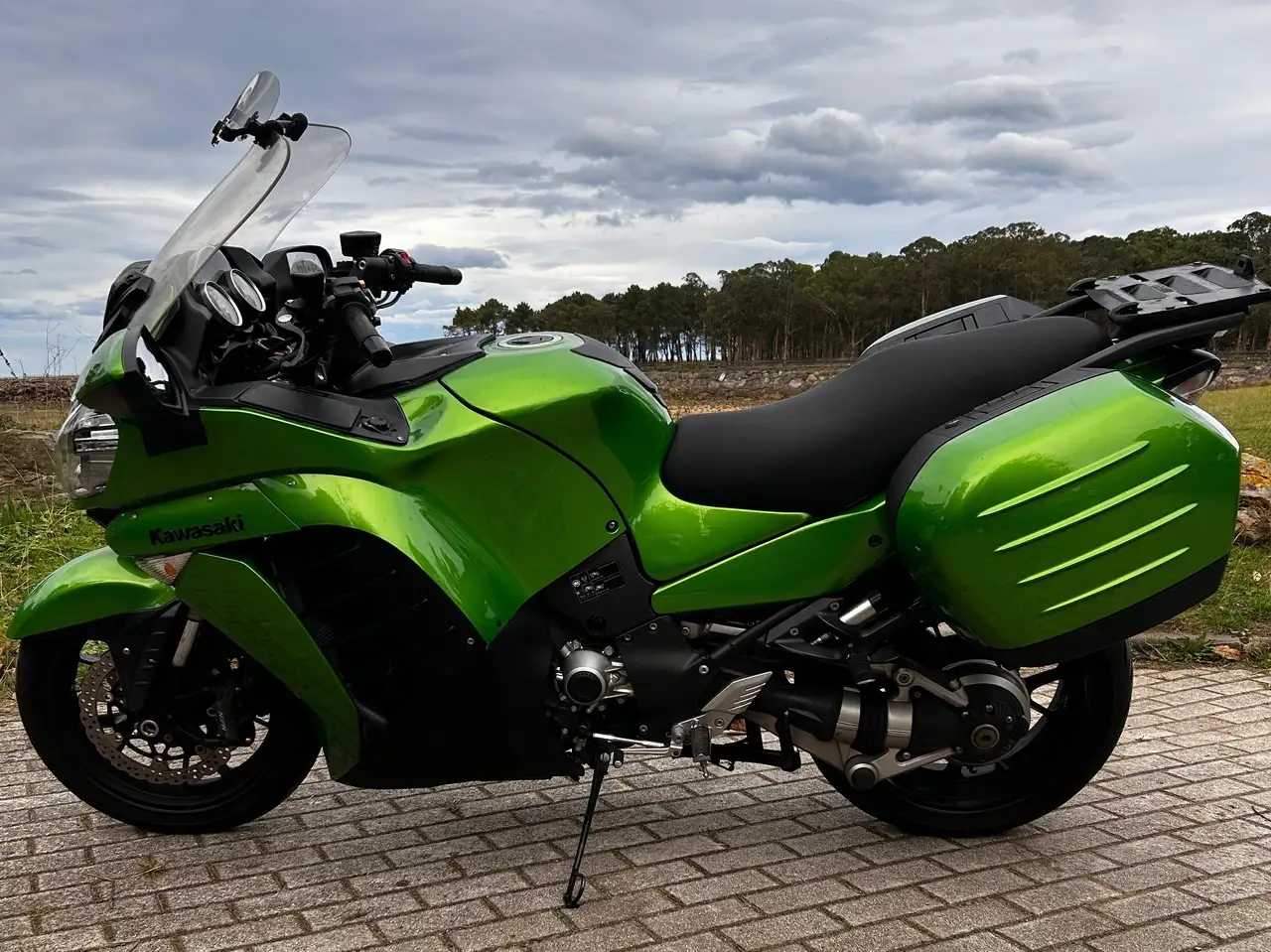 Kawasaki 1400GTR - Vista 4