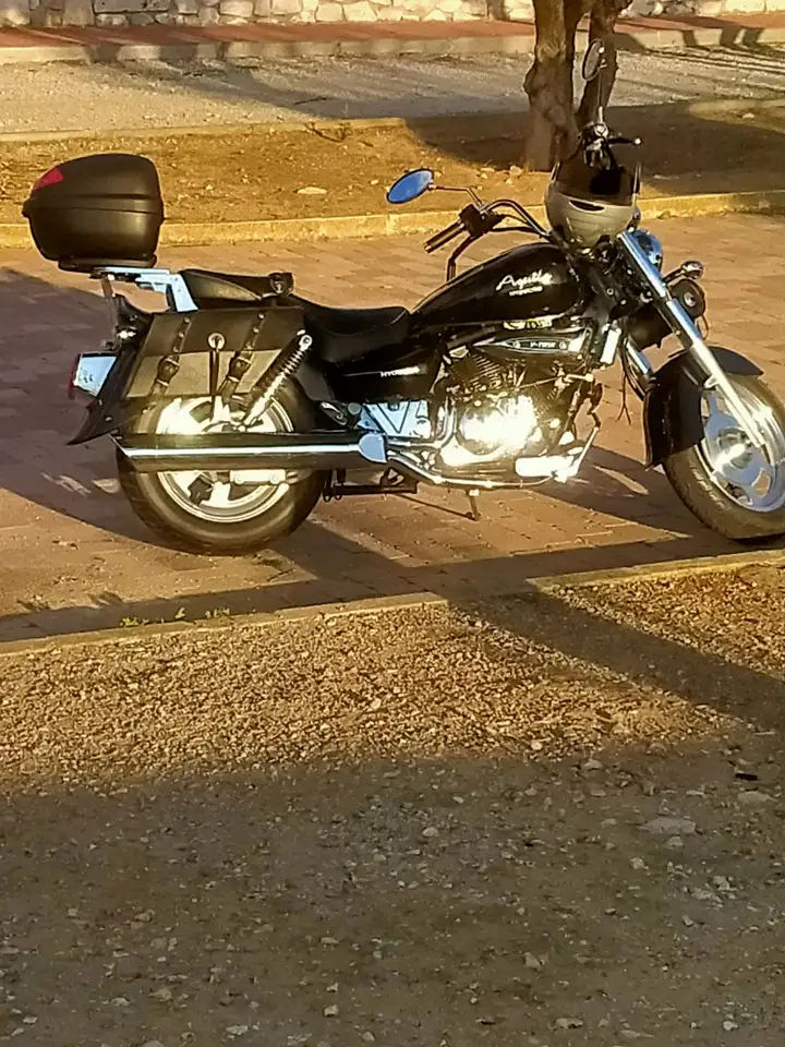 Hyosung Aquila GV 125 - Vista 3