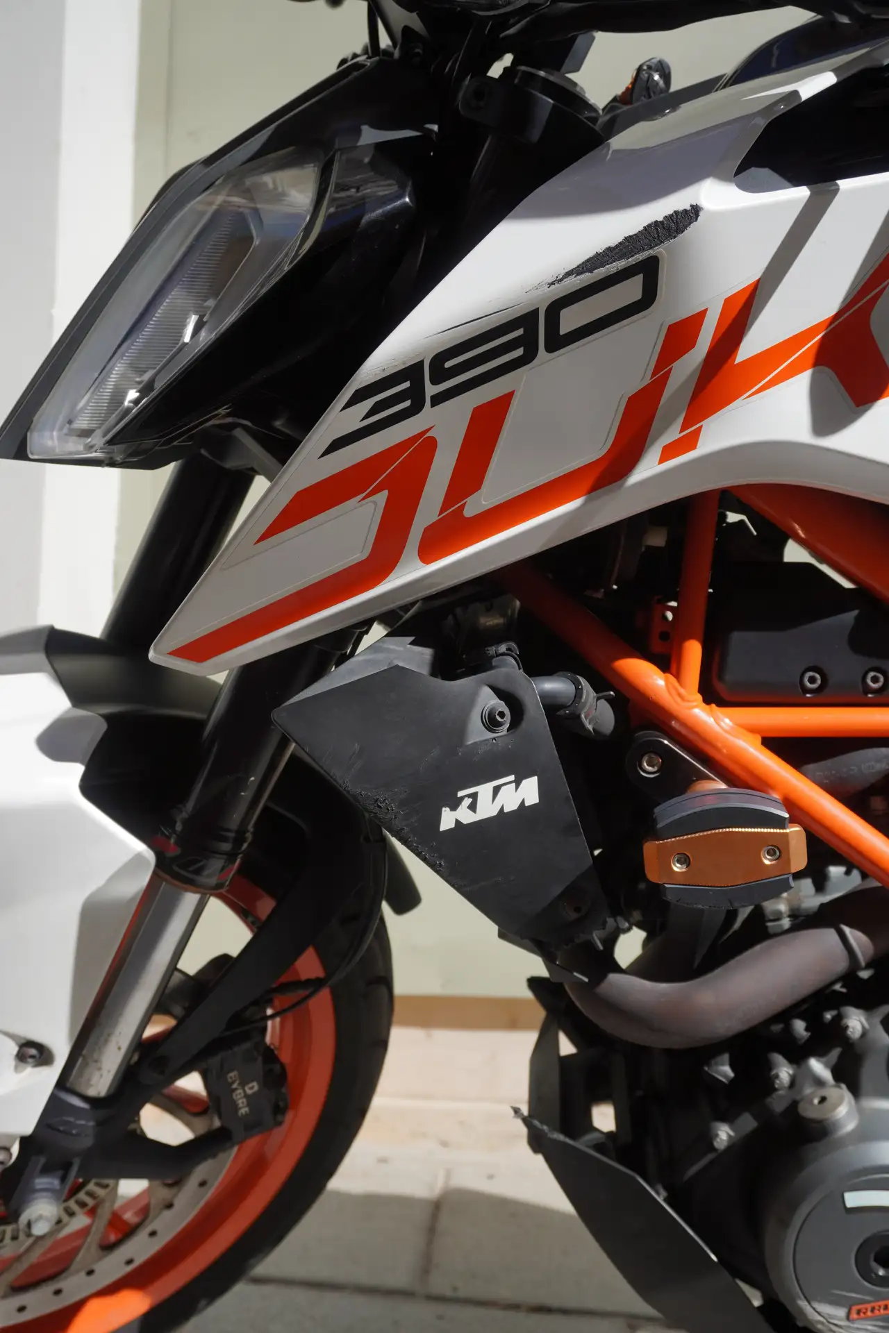 KTM 390 Duke – Vista 2