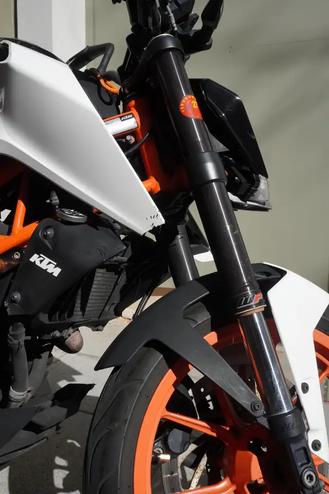 KTM 390 Duke – Vista 3