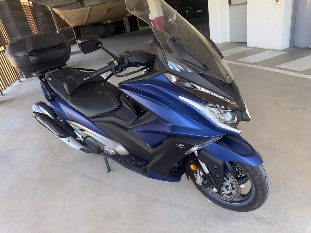 Kymco AK 550 - Vista 3