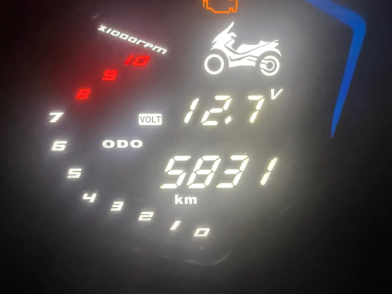 Kymco AK 550 - Vista 5