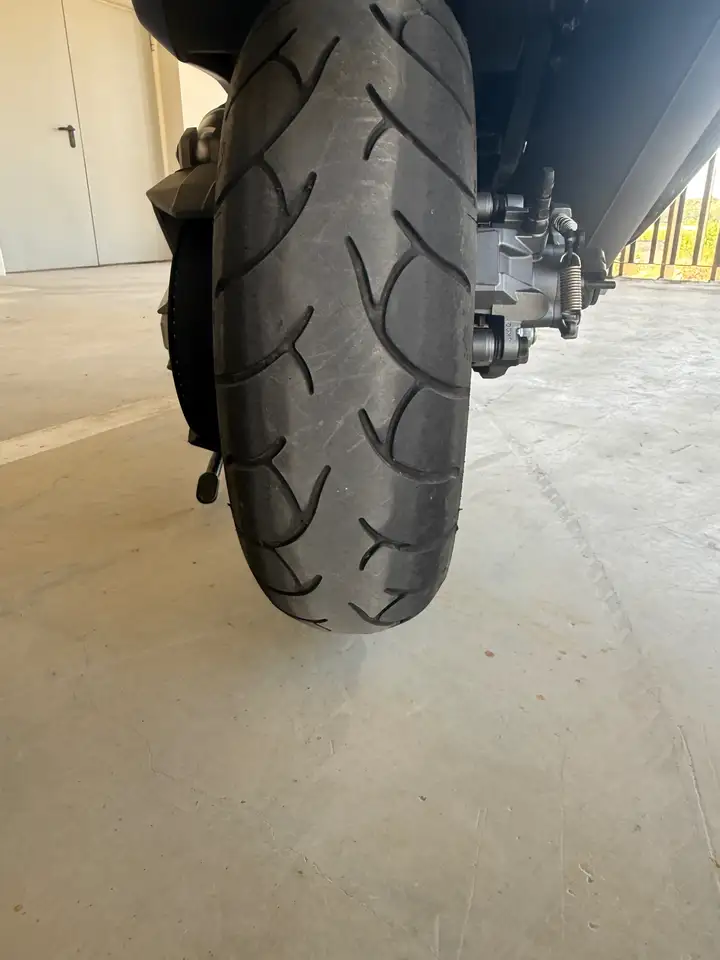 Kymco AK 550 - Vista 7