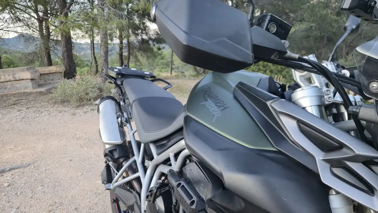 Triumph Tiger 800 – Vista 7