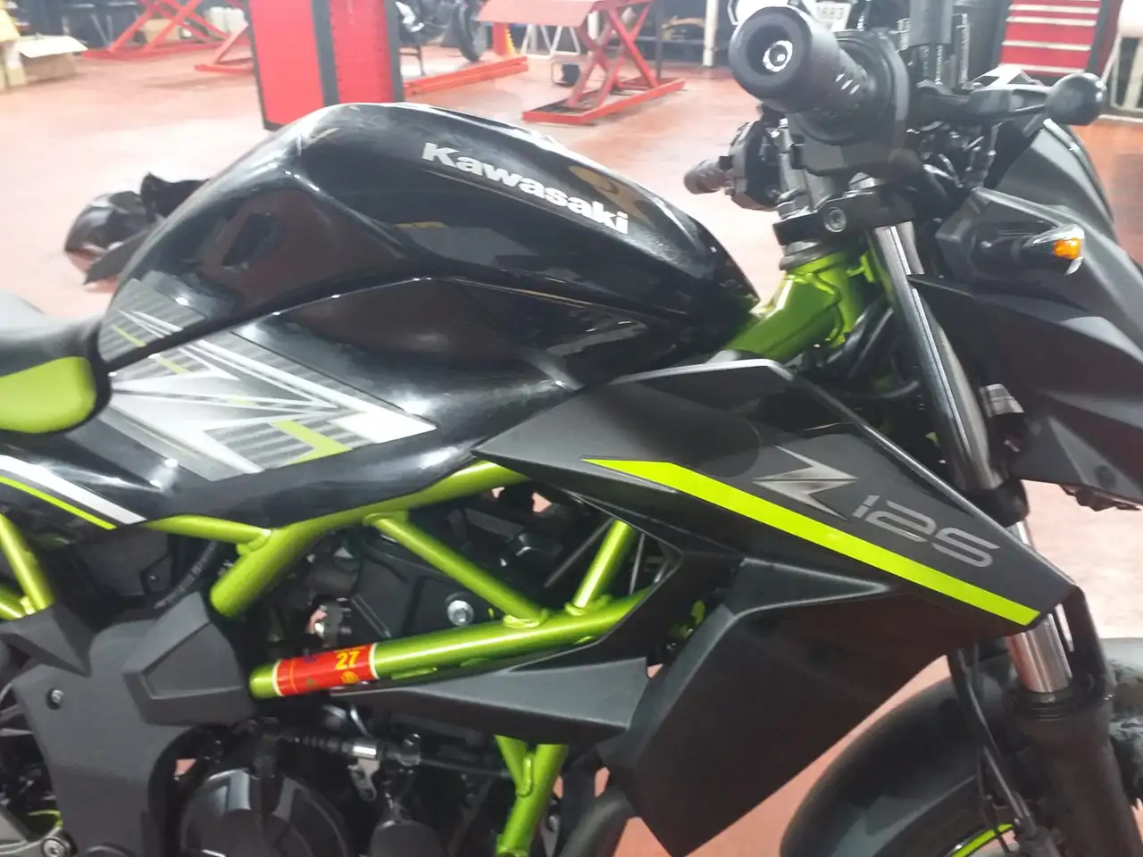 Kawasaki Z125 – Vista 14