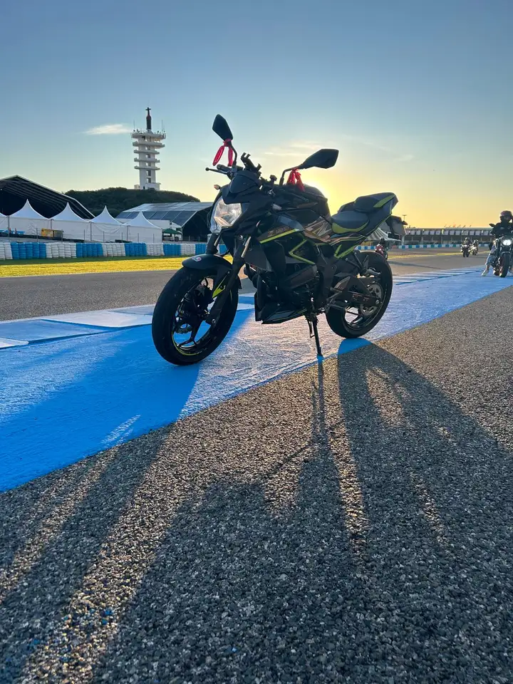 Kawasaki Z125 – Vista 2