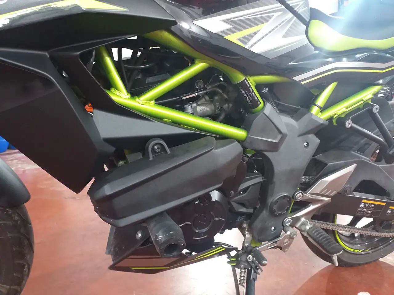 Kawasaki Z125 – Vista 8