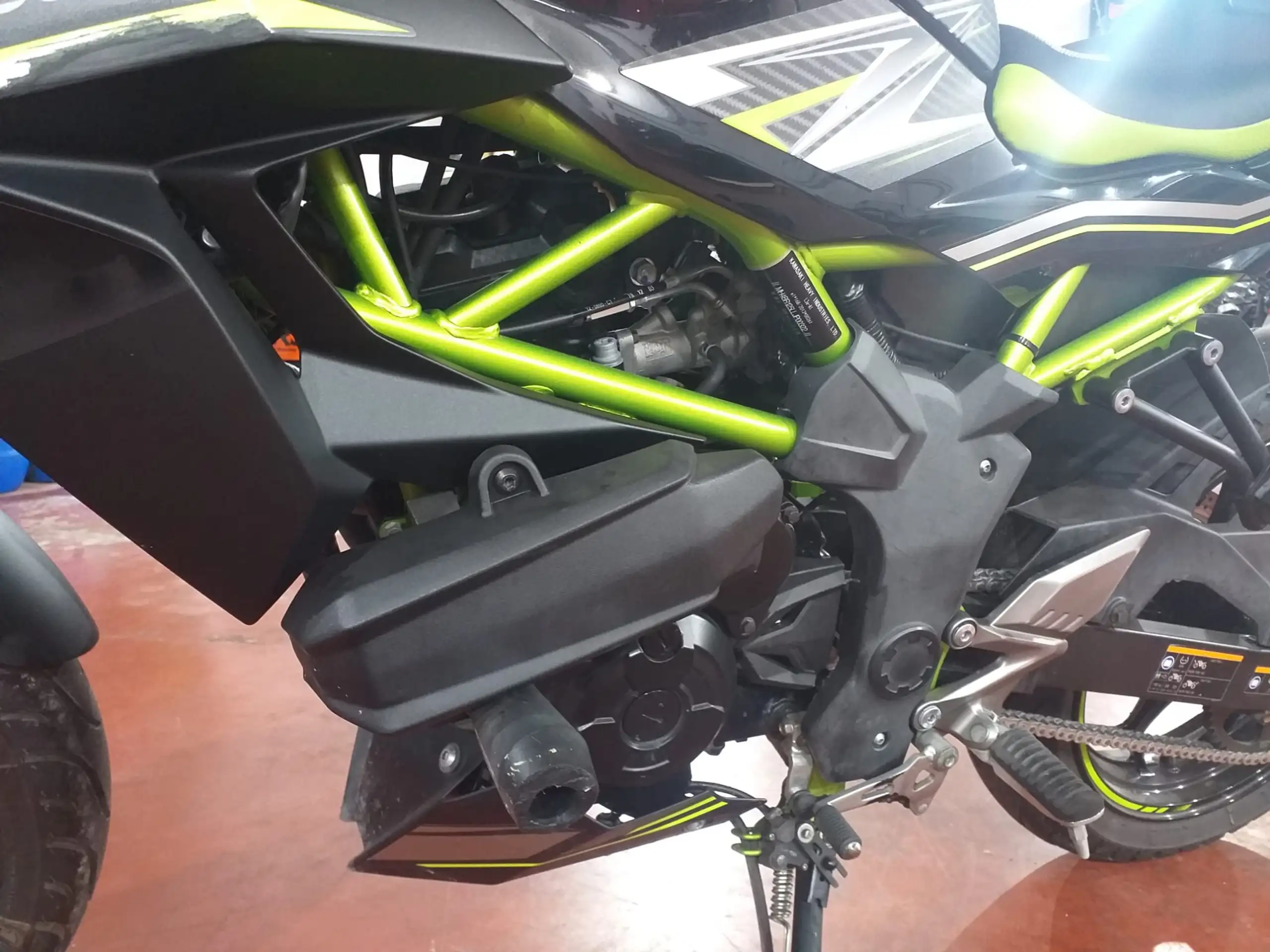 Kawasaki Z 125 – Vista 8