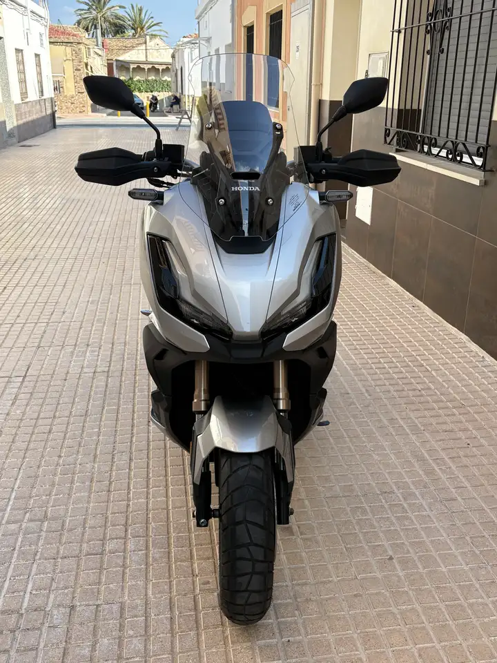 Honda ADV 350 – Vista 3