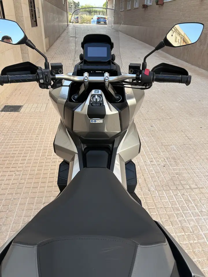 Honda ADV 350 – Vista 5