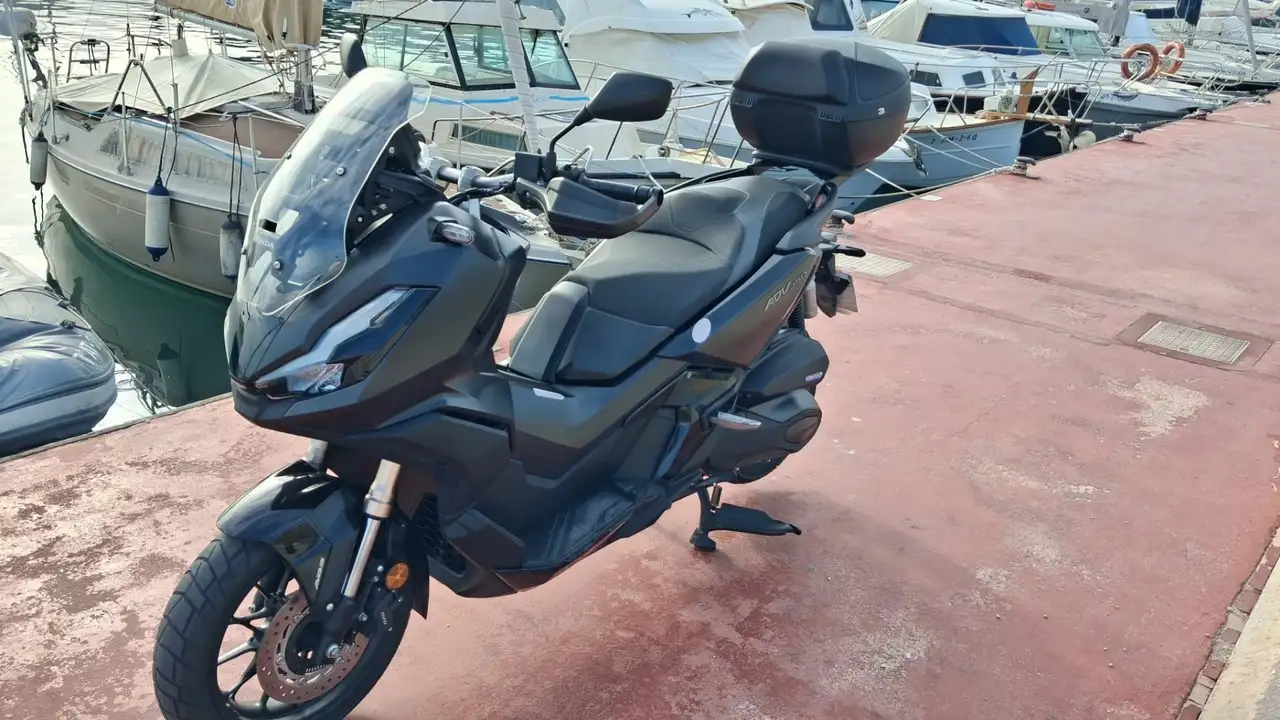 Honda ADV350 - Vista 11