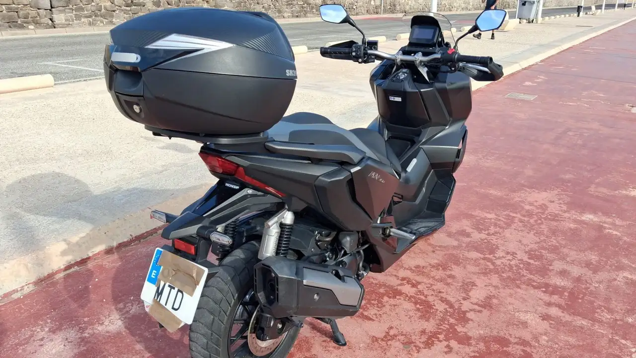 Honda ADV350 - Vista 12